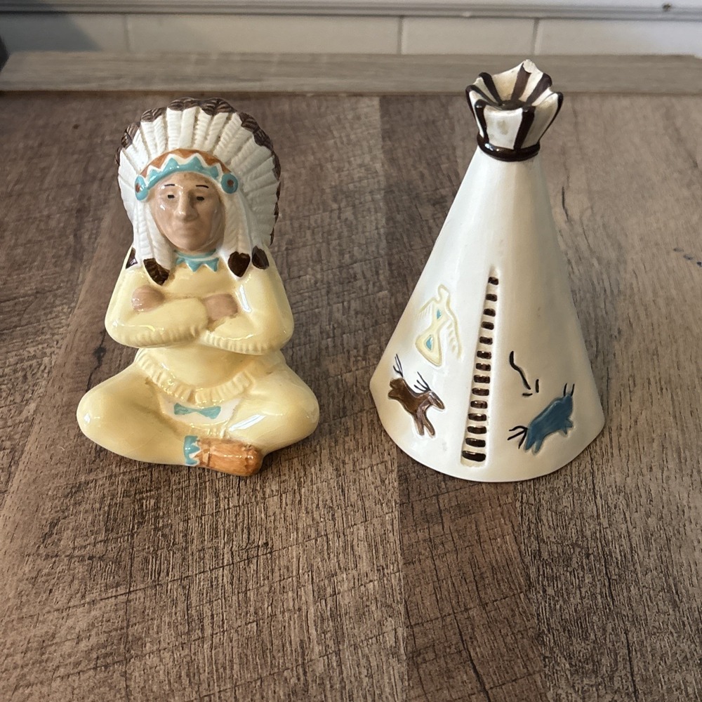 Vintage Ceramic NATIVE AMERICA TEE PEE Salt Pepper Shakers Set Cottage Core